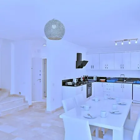 Villa Trio 1 *